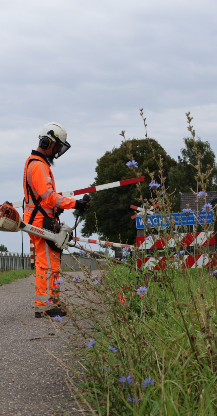 onderhoud naast spoor