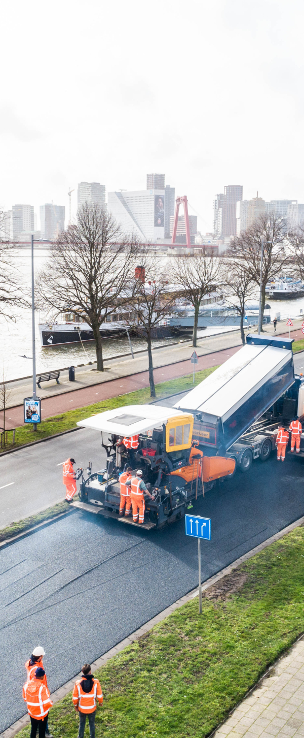 Asfalteren Maasboulevaard gemeente Rotterdam