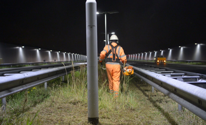 Onderhoud langs weg.JPG