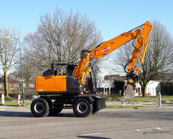 Hitachi1.jpg