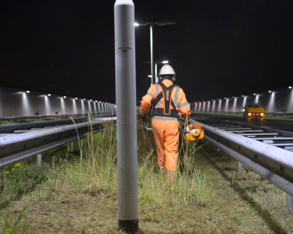 Onderhoud langs weg.JPG