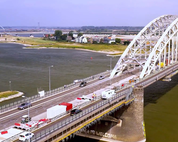 foto Waalbrug.JPG