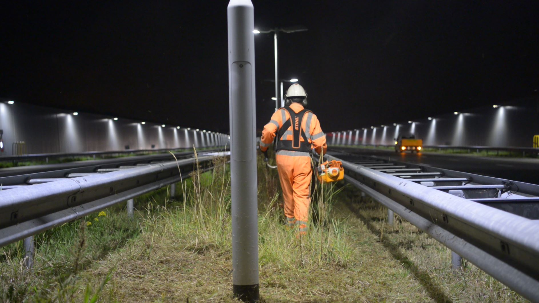 Onderhoud langs weg.JPG